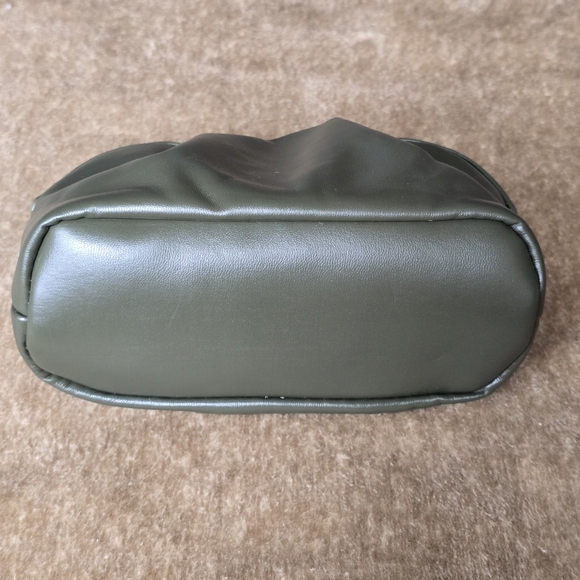 Matching Tote And Cosmetics Case - Picture 7 of 11